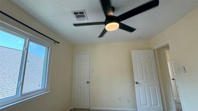 Building Photo - 7206 Bethany Bay Dr