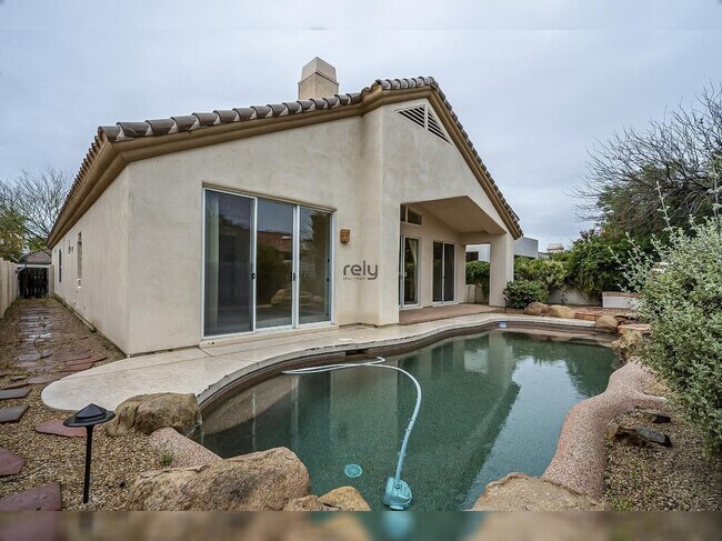 Building Photo - 4605 N Clear Creek Dr