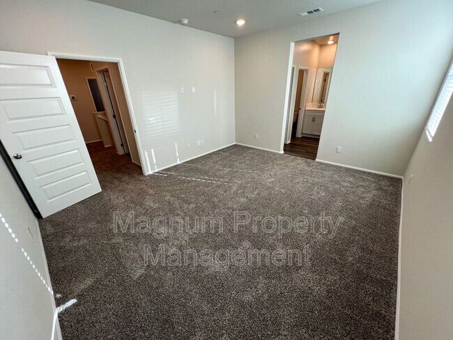 Building Photo - 40636 Birchfield Dr