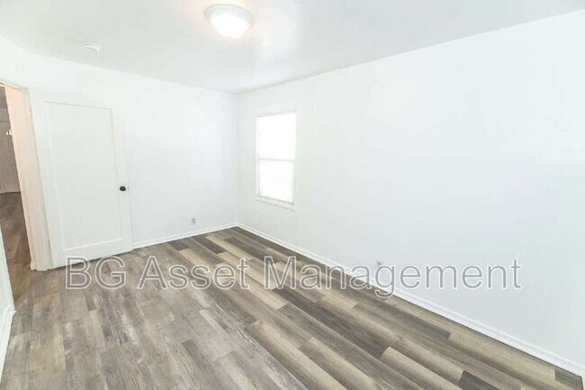 Building Photo - 1428 Monterey St