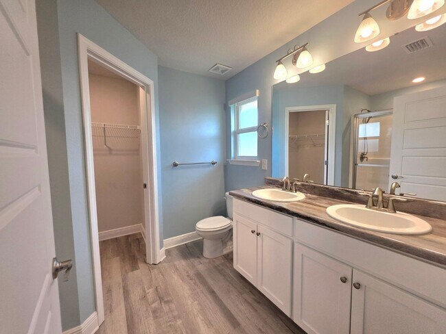 Building Photo - Bright, Open Layout | Screened Porch + Paver Patio | Move-In Ready