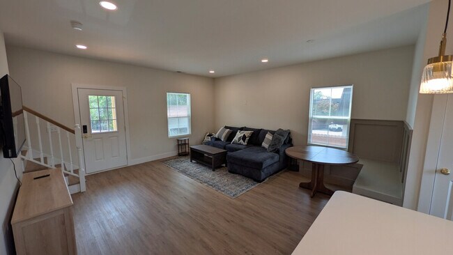 Building Photo - 314 Hillandale Rd