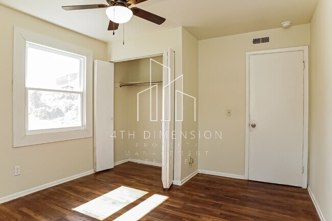 Building Photo - Charming 3 Bedroom Rental Home with Spacio...