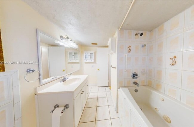 Building Photo - 1780 NE 191st St