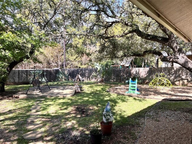 Building Photo - 10608 Spicewood Club Dr