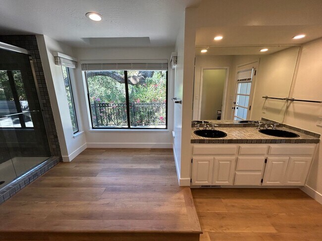 Building Photo - Must See Spacious Alamo 4BR Home with Remo...