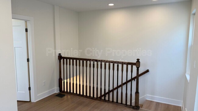 Building Photo - 240 Mcgregor Ave