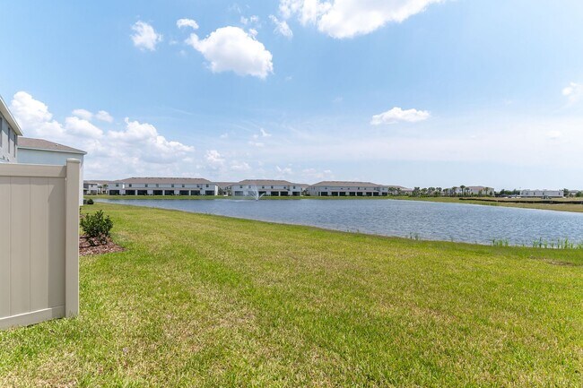 Building Photo - 3 Bedroom Townhome - Star Farms