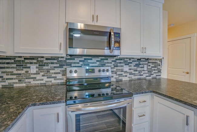 Building Photo - 11215 NE 23rd St