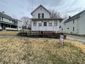 Building Photo - 3 -4 Bedroom Home Near Brookside Park