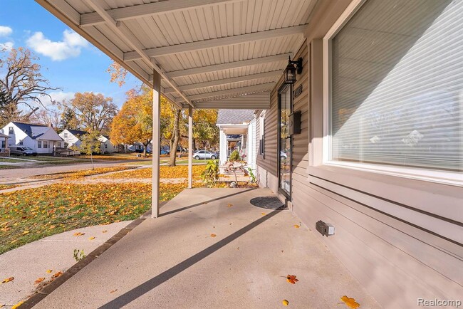 Building Photo - 3237 Pardee Ave