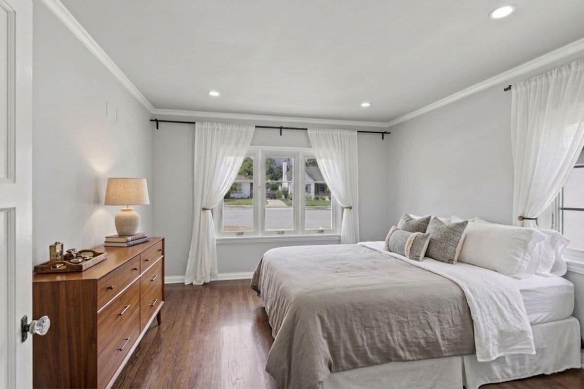 Building Photo - 2682 E Villa St