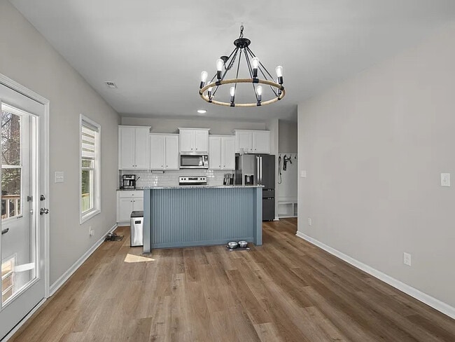 Building Photo - Room in House on Bounty Cir