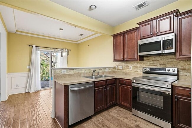 Building Photo - 513 Broughton Dr