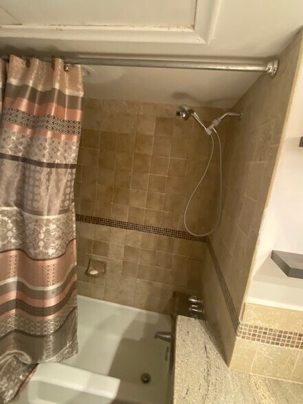 Shower - 1950 N Andrews Ave