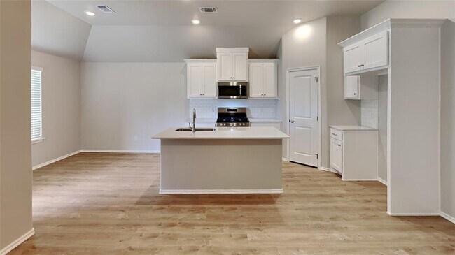Building Photo - 12800 Elba Dr