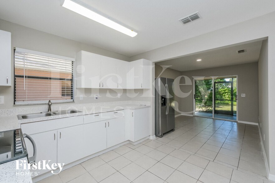 Building Photo - 906 Hart St