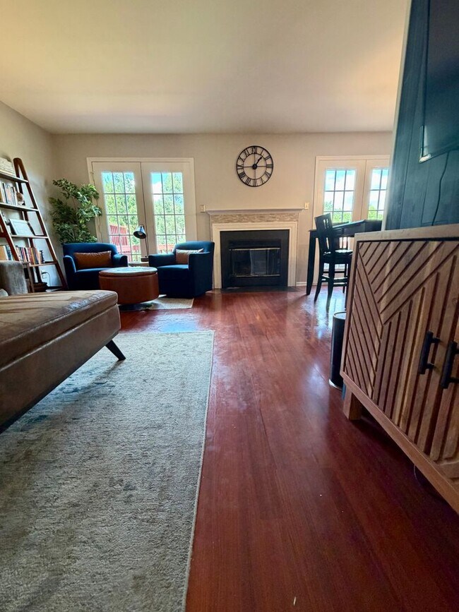 Building Photo - Stunning 3-Bedroom Townhome Nestled in Andorra Woods! Available mid-August!