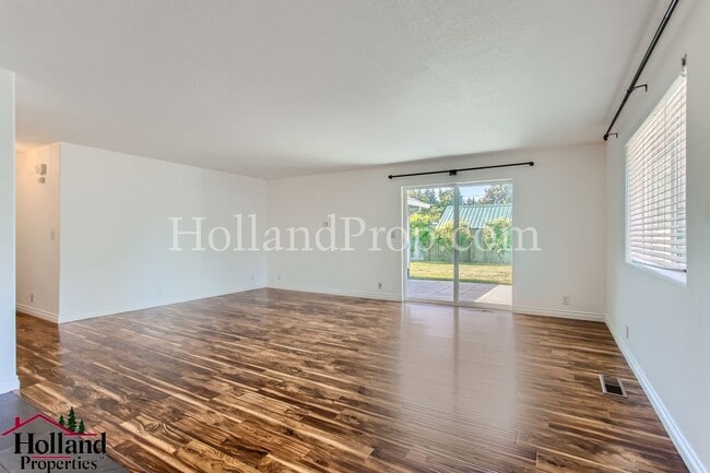 Building Photo - Charming & Spacious 3-Bed, 2-Bath Home in Peaceful North Plains!