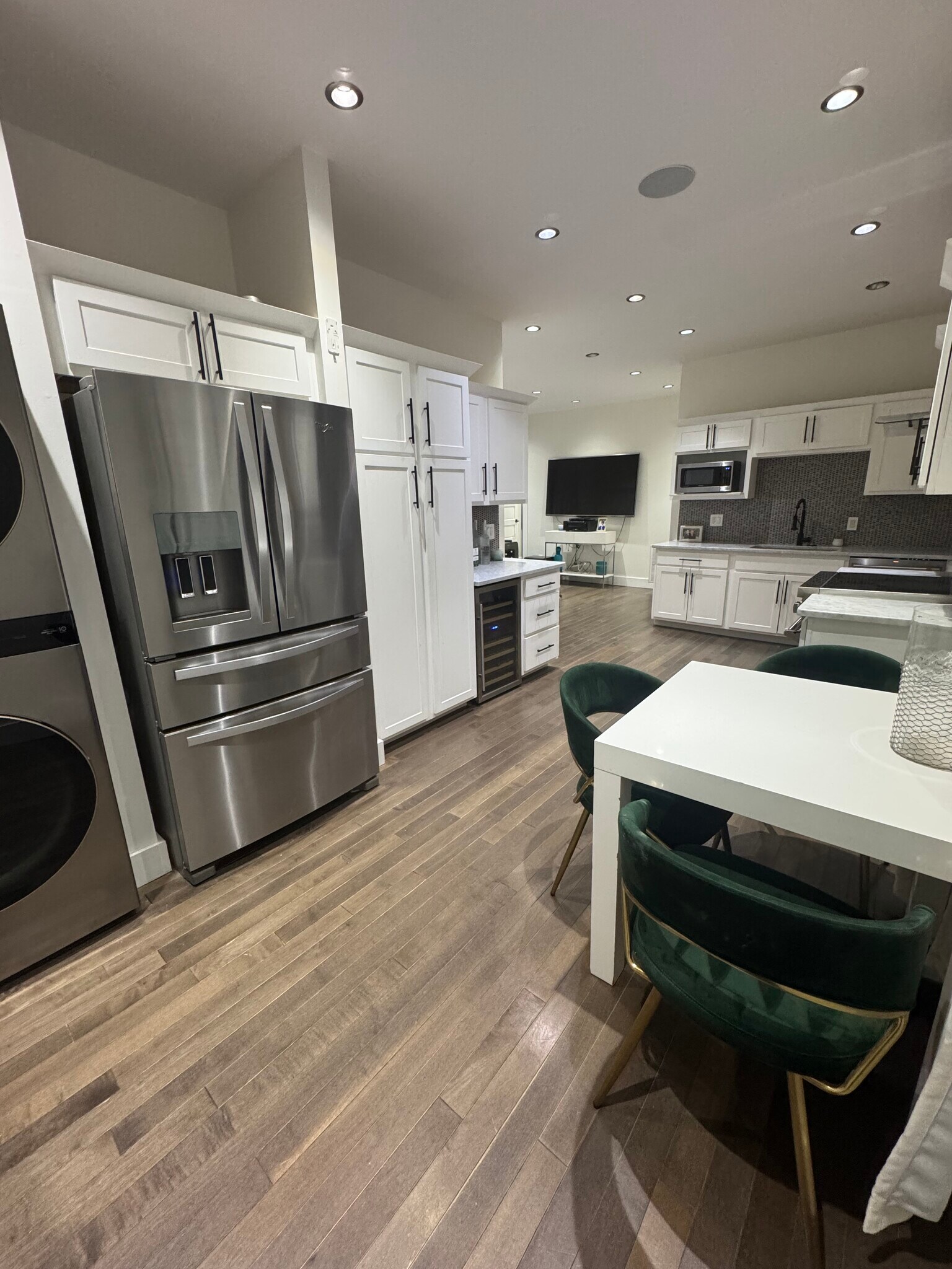 Kitchen - 253 35th Ave N