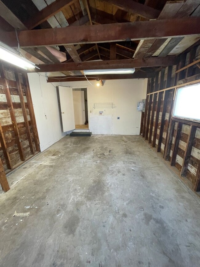 Building Photo - Fantastic SE Salem location!
