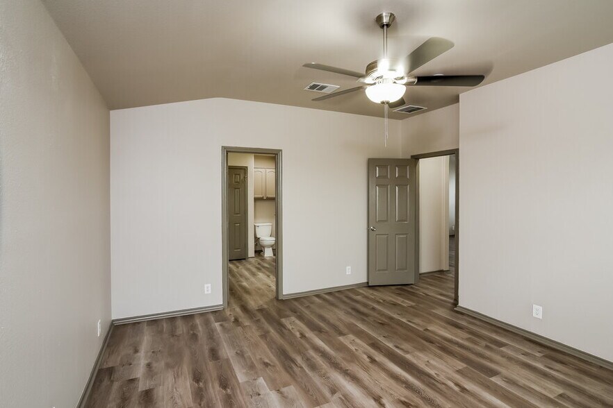 Building Photo - 316 Hummingbird Dr