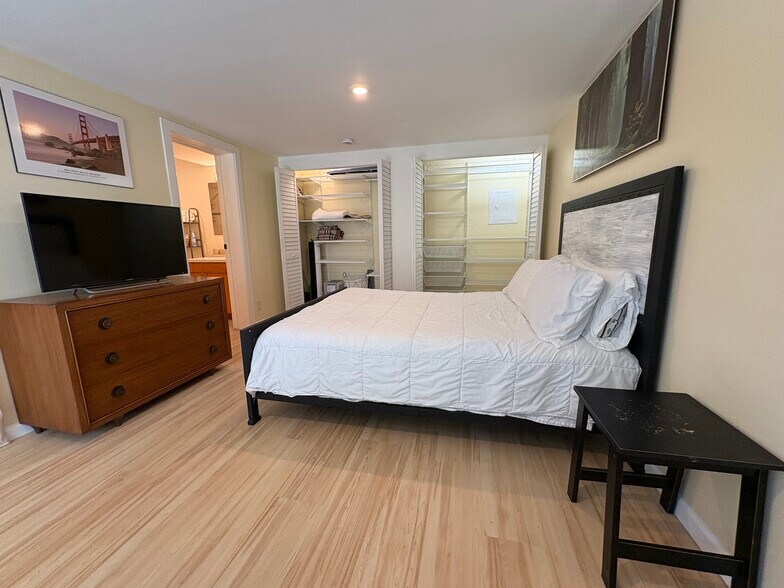 Building Photo - 4 Miramar Ave