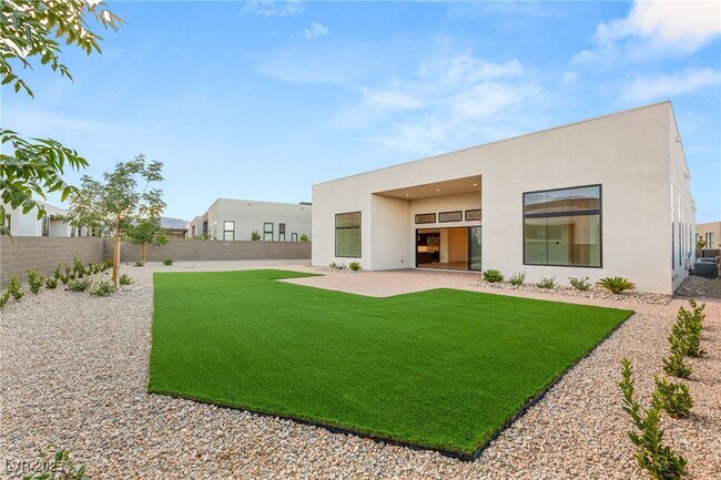 Building Photo - 10793 Vista Altura Ave