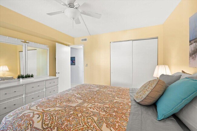 Building Photo - 5851 Camino Del Sol