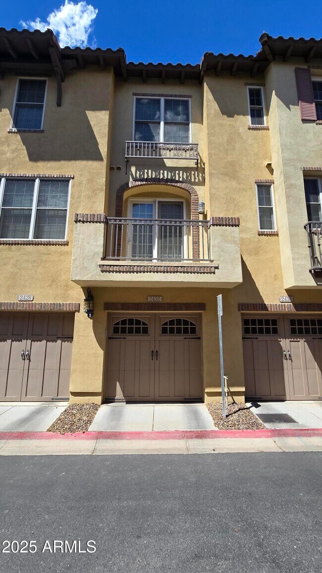 Building Photo - 2432 E Montecito Ave