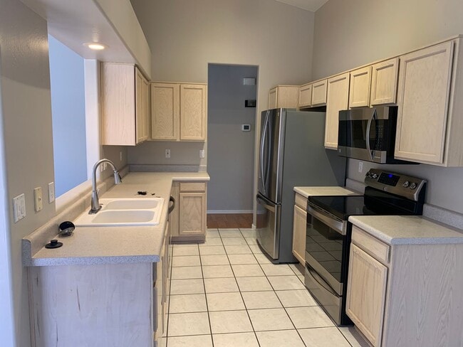 Building Photo - Spacious 3-Bedroom Home with Pool in Beaut...