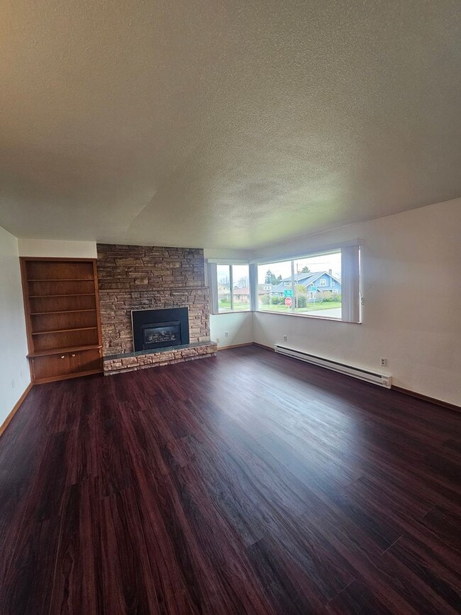 Building Photo - 1404 S Cherry St