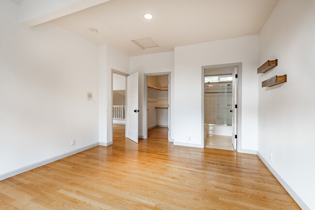 Building Photo - 8975 Snowy Owl Ln