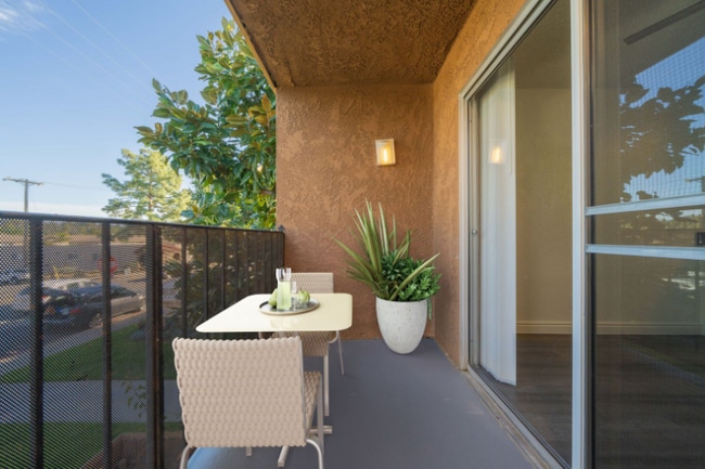 Building Photo - 1440 Oak Dr