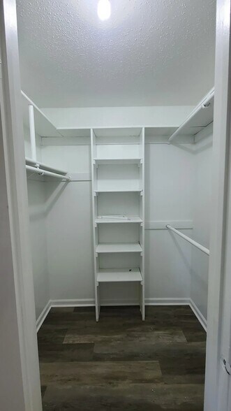 Building Photo - 1120 Crist Pl
