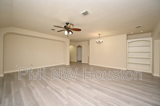 Building Photo - 1506 York Creek Dr