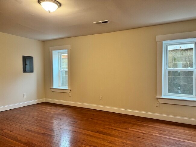 Building Photo - 15 Hamilton St