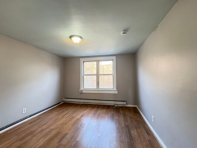 Unit 3 - 125 Audubon Ave