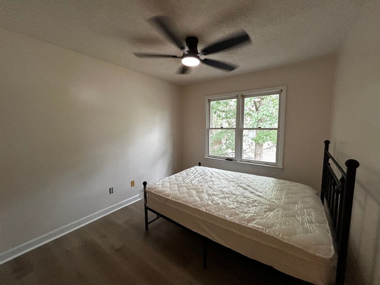 Building Photo - Room in Townhome on Oakland Hills Way