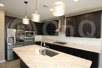 Building Photo - 824 E Ashurst Dr