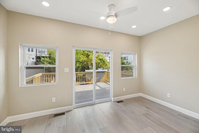 Building Photo - 729 Madison St NW