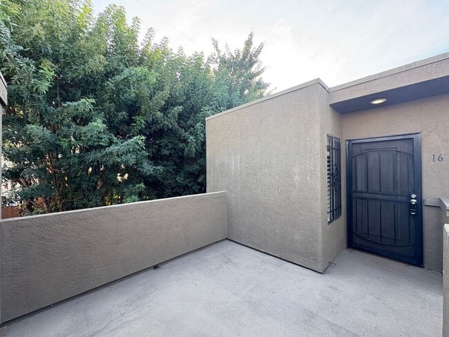 Building Photo - Great 2 bed/2bath condo w/AC and detached ...