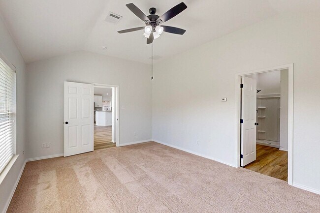 Building Photo - 123 Hackberry Trail