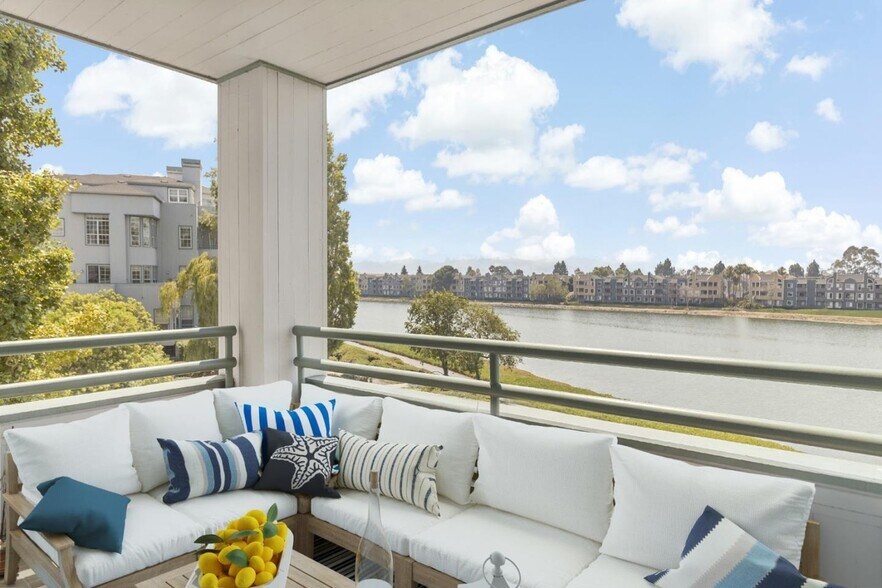 Building Photo - 720 Promontory Point Ln