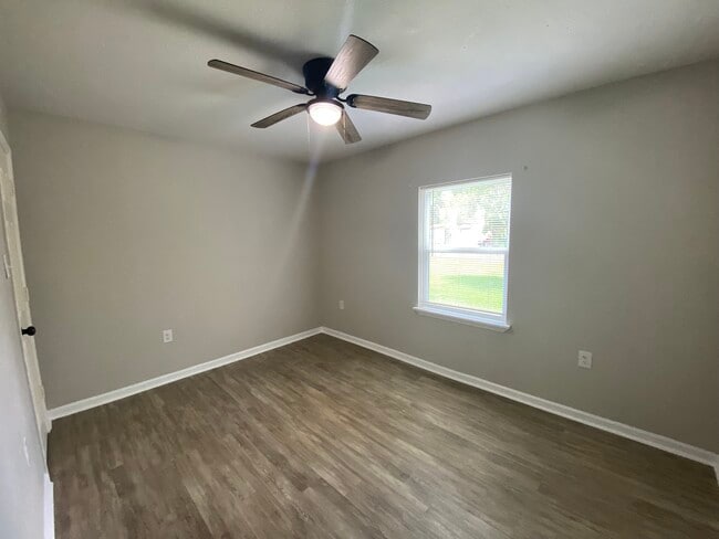 Building Photo - 2016 Magnolia Dr