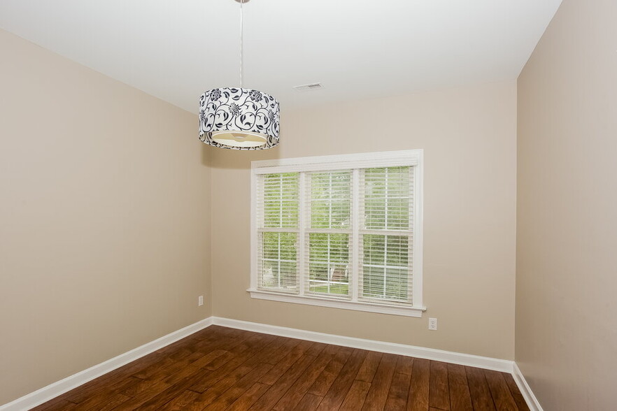 Building Photo - 7626 Garnkirk Dr