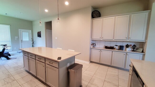 Building Photo - 305 Rise Ln