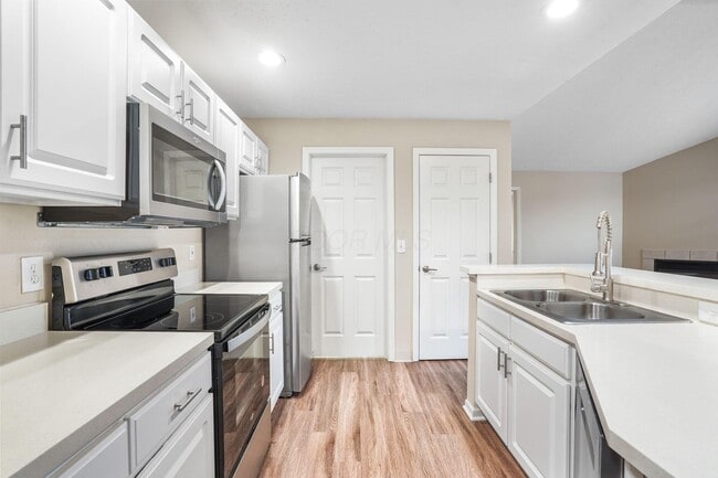 Building Photo - 5027 Stratford Pine Ln