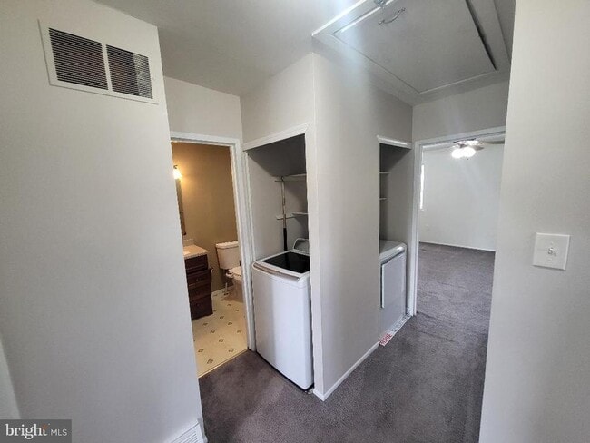 Building Photo - 24 Hollybrooke Dr