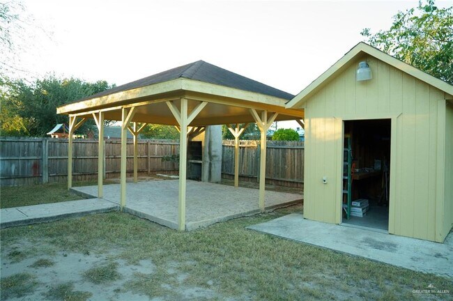 Building Photo - 19 Barnes St